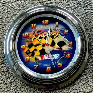NASCAR RACING CLOCK. Quart. New battery in it and it is working fine. See Video!